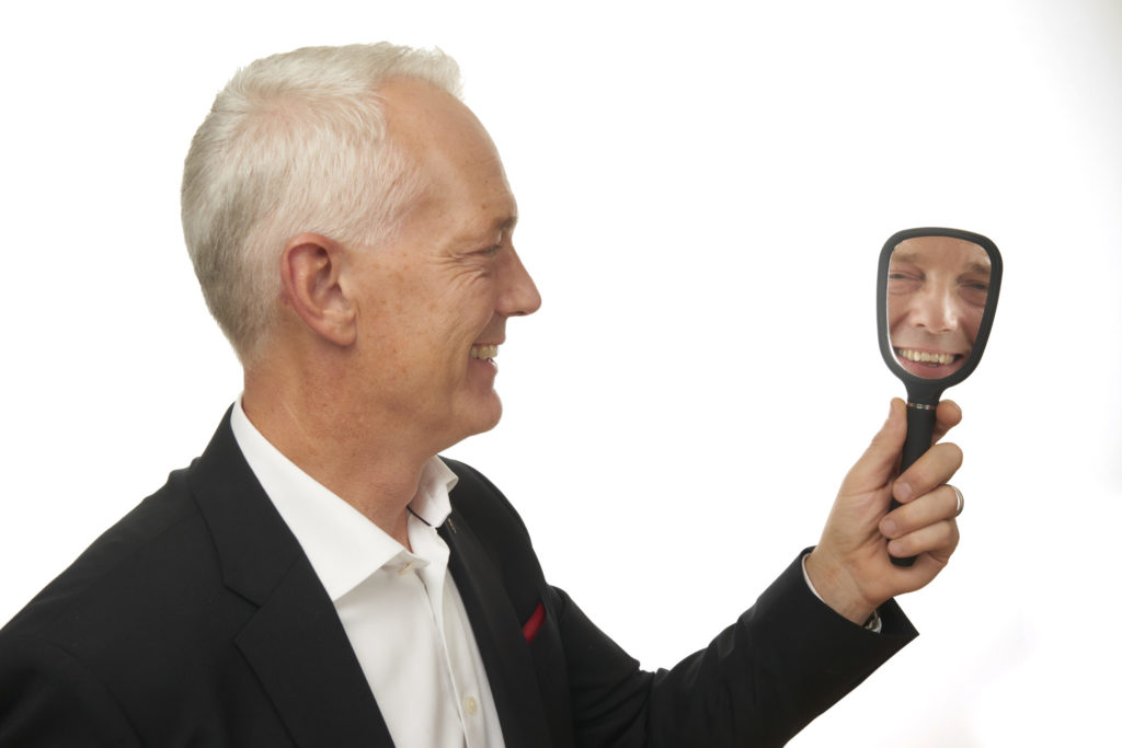 Tony Evald Clausen SalgsPiloterne MenneskeKenderen Spejl